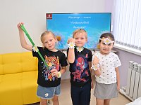 В Александровом Гае  сплели «Ромашковые браслеты»: в честь Дня семьи, любви и верности прошел творческий мастер-класс
