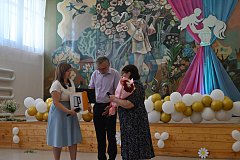 В Александрово-Гайском районе торжественно отметили День семьи, любви и верности