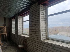 В Александров Гае подрядчик приступил к ремонту кровли здания администрации