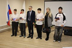 В Александрово-Гайском районе торжественно встретили День Конституции