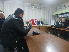 Депутат Александрово-Гайского МС Дмитрий Корнев провел встречу с избирателями