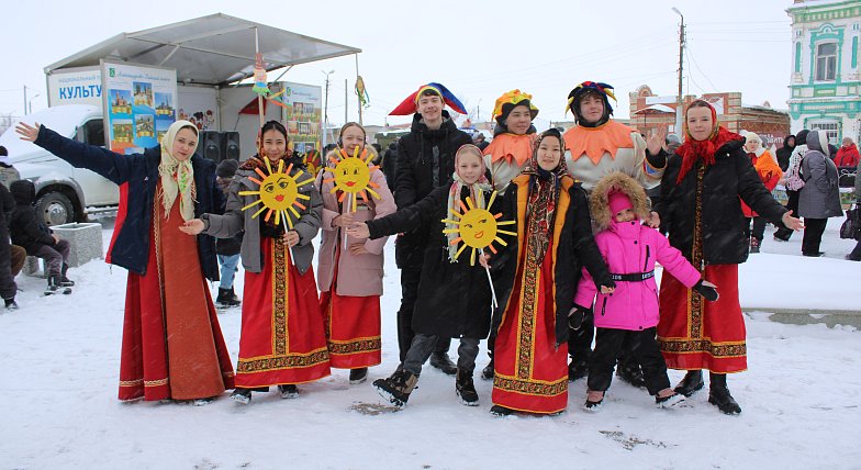 Широко и весело отметили Масленицу в Александров Гае