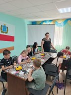 В Александровогайском КЦСОН детвору научили "рисовать огнем"