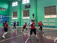 Волейболистки Александров Гая завоевывают золото межрайонного турнира