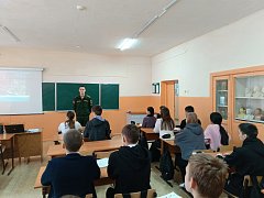 Школьники Александров Гая знакомятся с профессией защитника Отечества