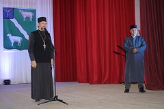 Александровогайцы отметили День флага России