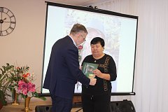 В Александрово-Гайском районе торжественно встретили День Конституции