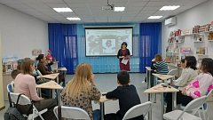 Теплая встреча в Александров Гае: в библиотеке прошёл конкурс «Супер-мамы, супер-дети»