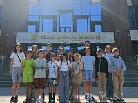 Дети Александрово-Гайского района погрузились в волшебство театра