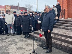 Светлая память герою: Жители Александров Гая проводили Александра Мерло в последний путь