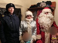 «Полицейский Дед Мороз» посетил александровогайские семьи