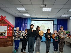 В Александрово - Гайской  библиотеке состоялась экскурсия в сказку