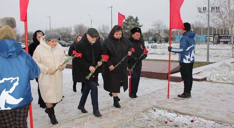 Александровогайцы почтили память Неизвестного солдата