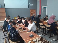 Школьники Александров Гая взяли верх над ветеранами шахматного спорта