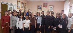 Алгайские школьники поздравили работников полиции с профессиональным праздником