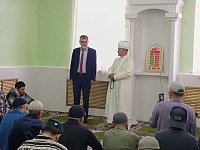 Глава Александрово-Гайского района поздравил мусульман с Курбан-Байрам