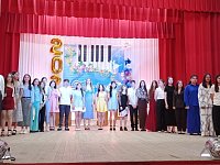 Алгайские юные художники, музыканты и артисты отметили выпускной