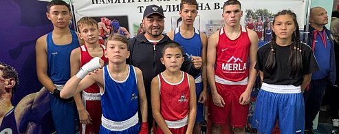 Александровогайские боксёры прошли в полуфинал областного турнира