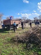 От зимней спячки к летним планам: первый весенний субботник в Александровом Гае