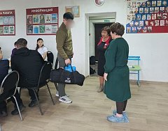 Встреча школьников посёлка Приузенского с участником СВО