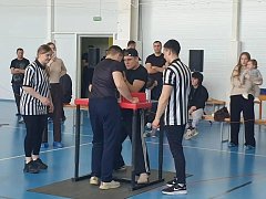 Атлеты из Александров Гая отличились на турнире по армрестлингу