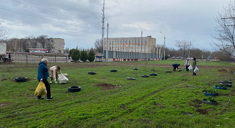 От зимней спячки к летним планам: первый весенний субботник в Александровом Гае