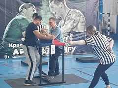 Атлеты из Александров Гая отличились на турнире по армрестлингу