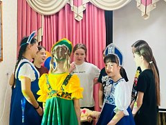 В Александрово Гайском ЦДТ прошел весенний конкурс юных прелестниц