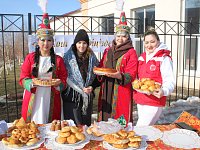 Александровогайцы встретили весну жаворонками и баурсаками