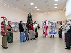 Новогоднее волшебство царит в Александрово-Гайском районе